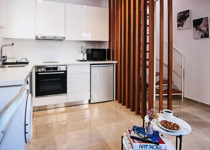 Phaedrus Living: Luxury Maisonette Lighthouse 60